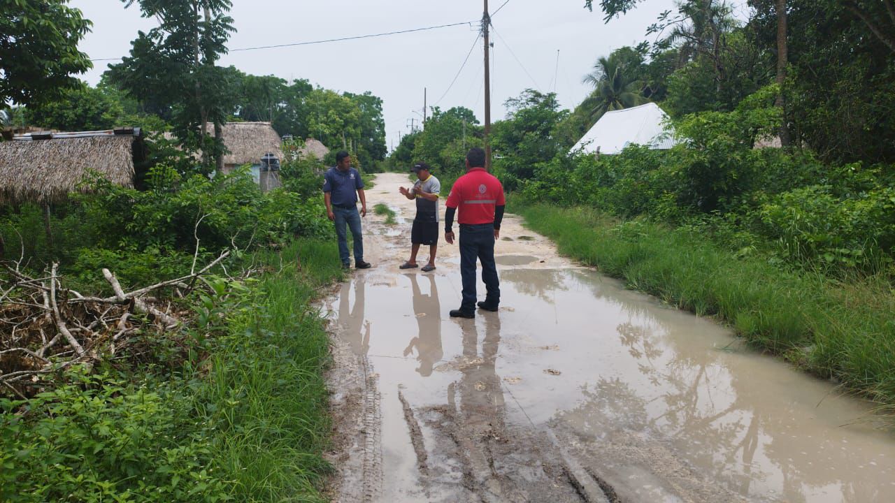 Atienden a familias de Altamirano afectadas por escurrimientos de agua