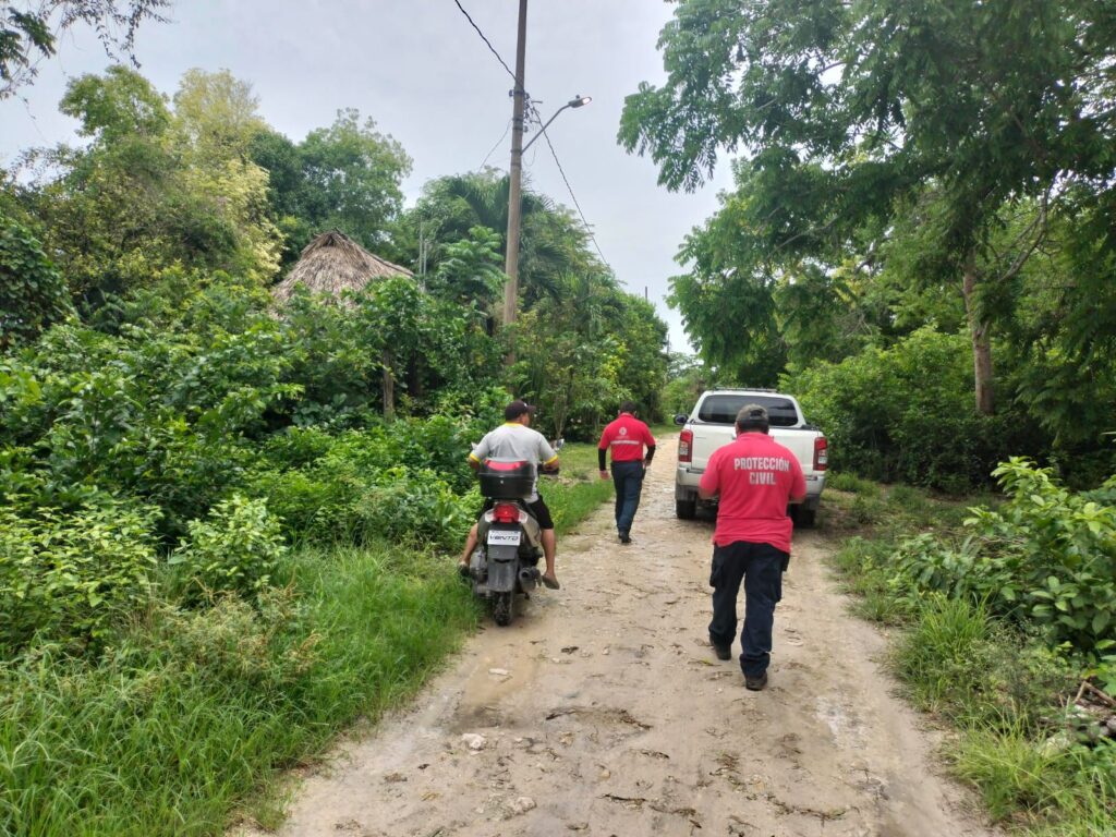 Atienden a familias de Altamirano afectadas por escurrimientos de agua