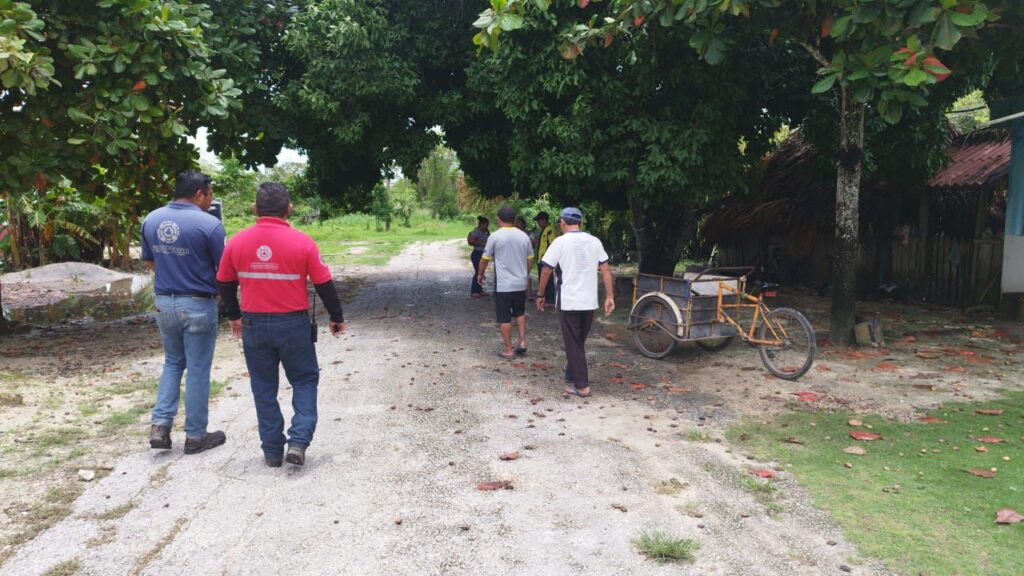 Atienden a familias de Altamirano afectadas por escurrimientos de agua