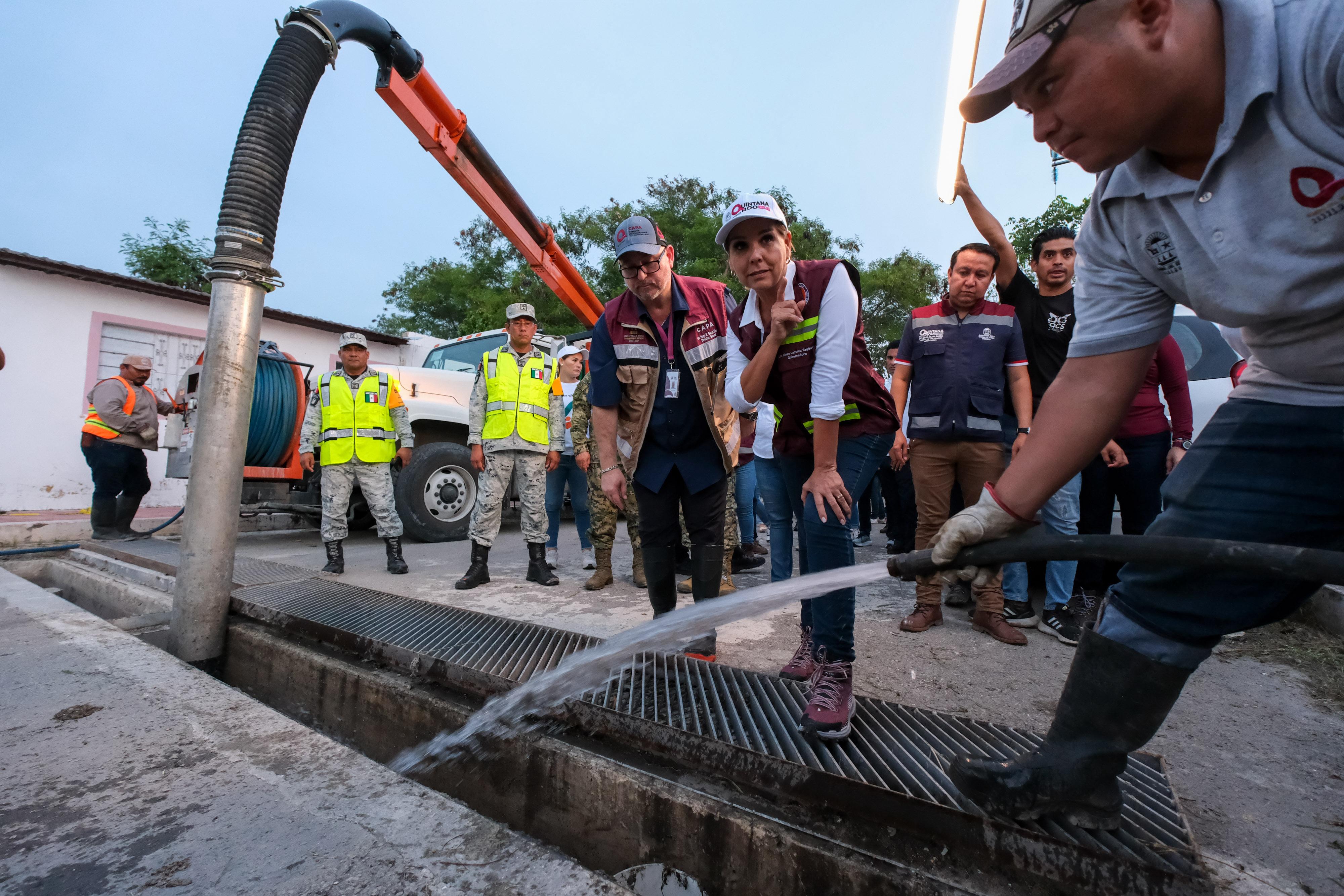 Atiende Mara Lezama en Chetumal a familias afectadas por lluvias