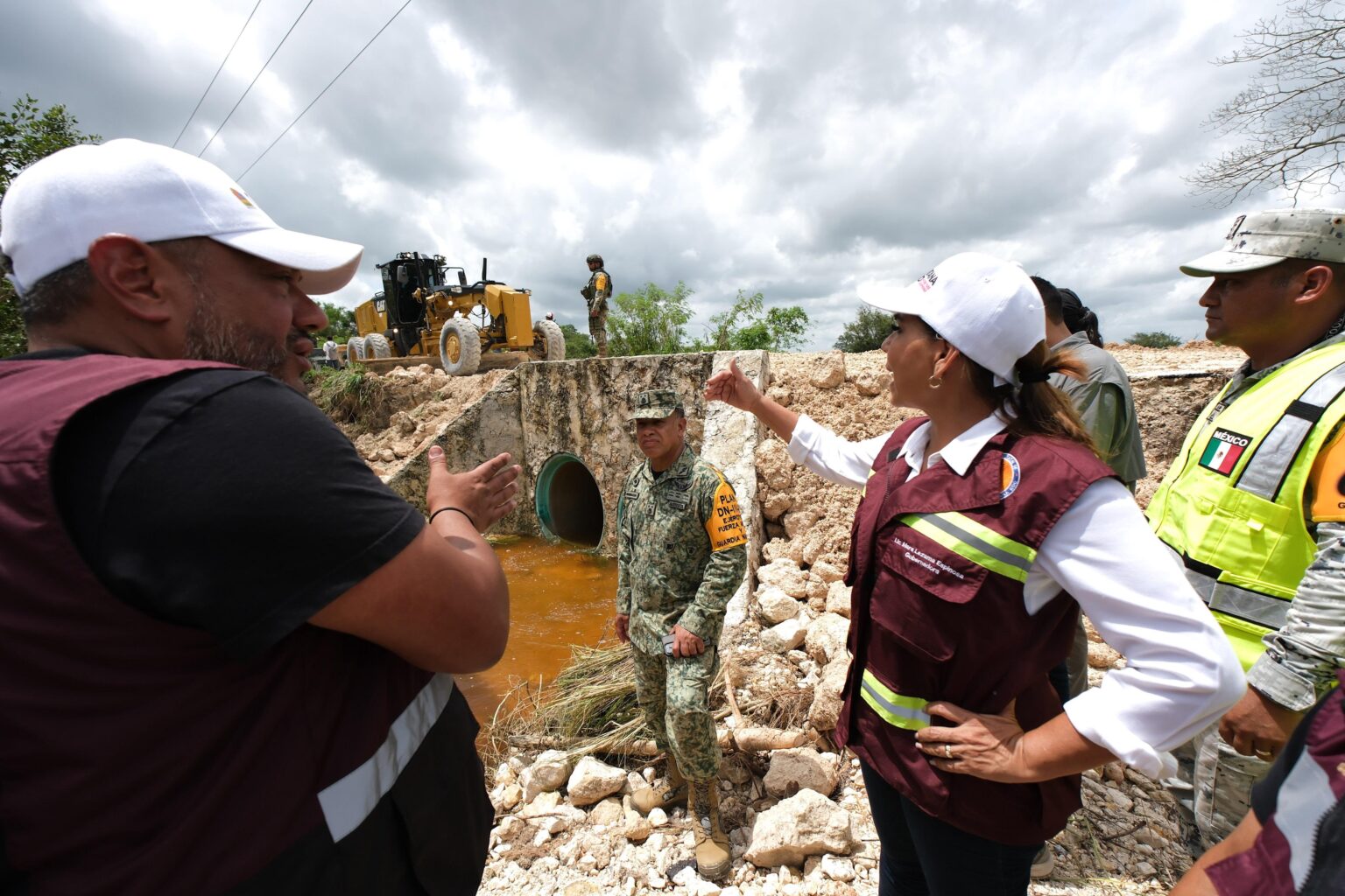 Supervisa Mara Lezama paso provisional construido en menos de 48 horas, en el tramo Altos de Sevilla-Huatusco