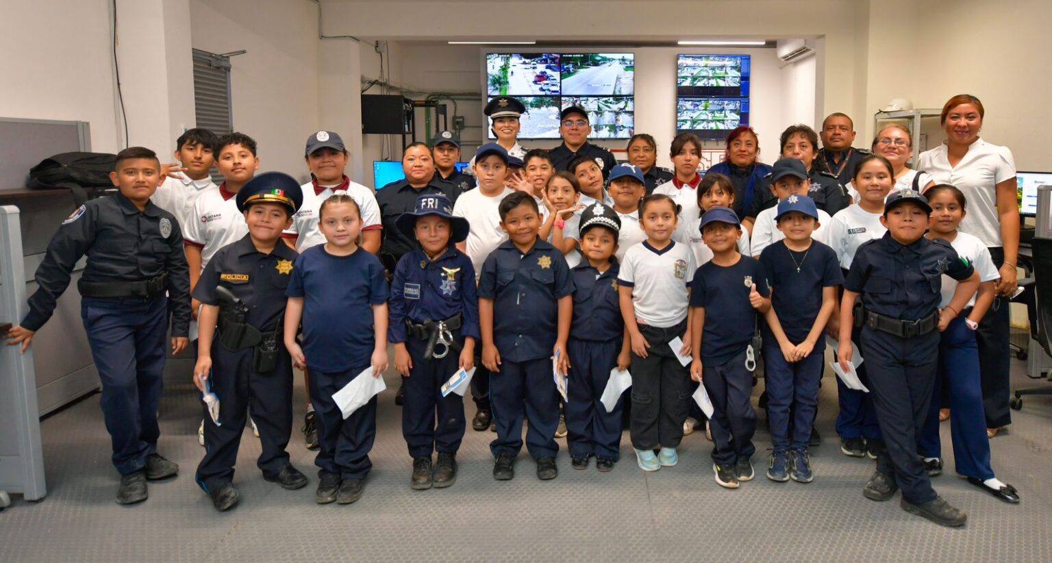 Infantes participan como policías y conocen instalaciones de servicios preventivos