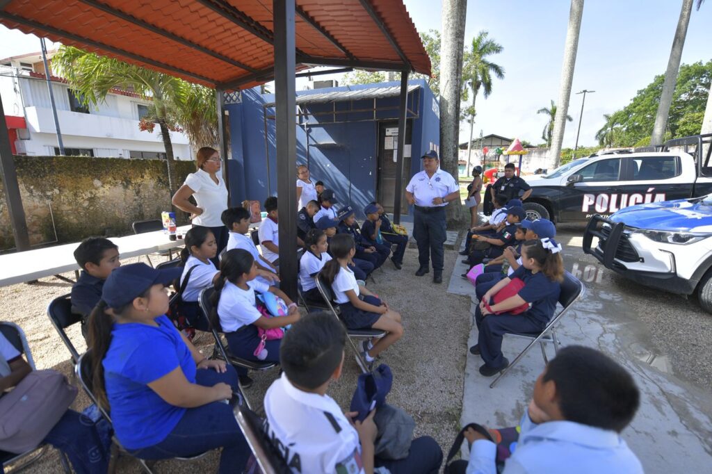 Infantes participan como policías y conocen instalaciones de servicios preventivos