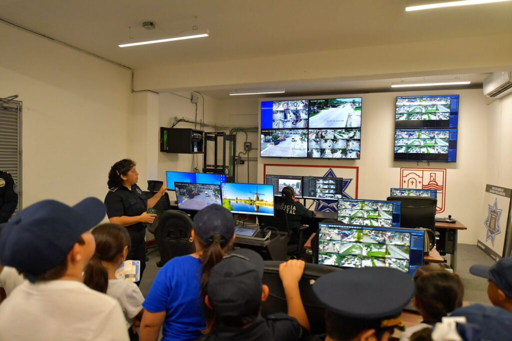 Infantes participan como policías y conocen instalaciones de servicios preventivos
