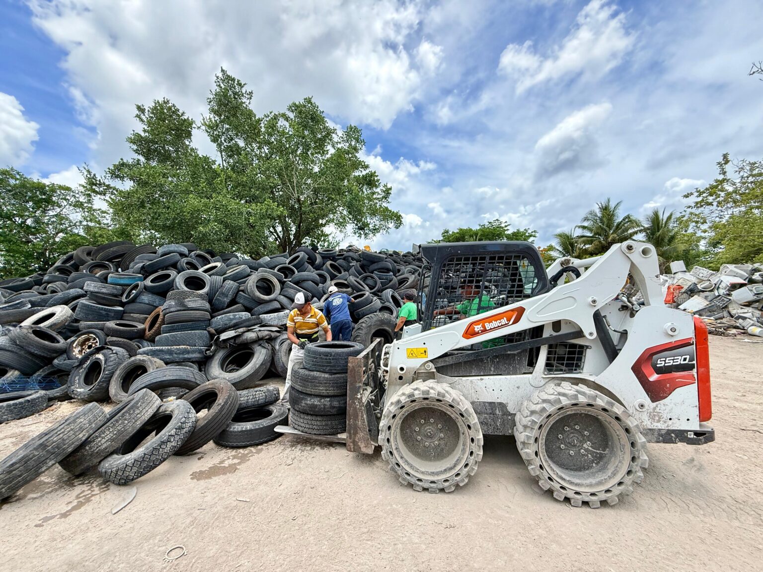 Gobierno de Cozumel retira más de 107 toneladas de llantas inservibles en ocho meses de administración