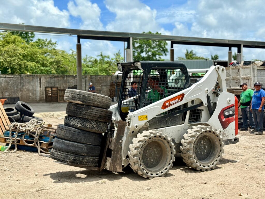 Gobierno de Cozumel retira más de 107 toneladas de llantas inservibles en ocho meses de administración