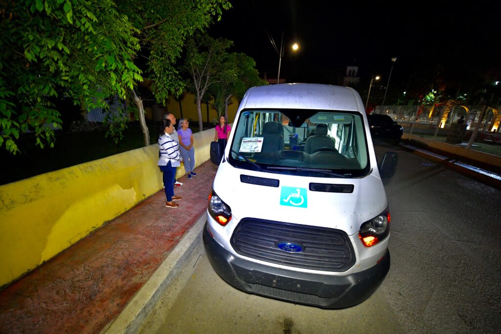 Sistema DIF traslada a personas vulnerables a su atención médica