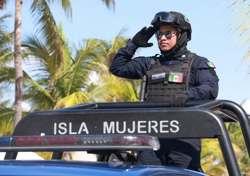 Atenea Gómez Ricalde encabeza banderazo de inicio del Operativo Vacacional de Verano 2025 para un verano seguro en Isla Mujeres