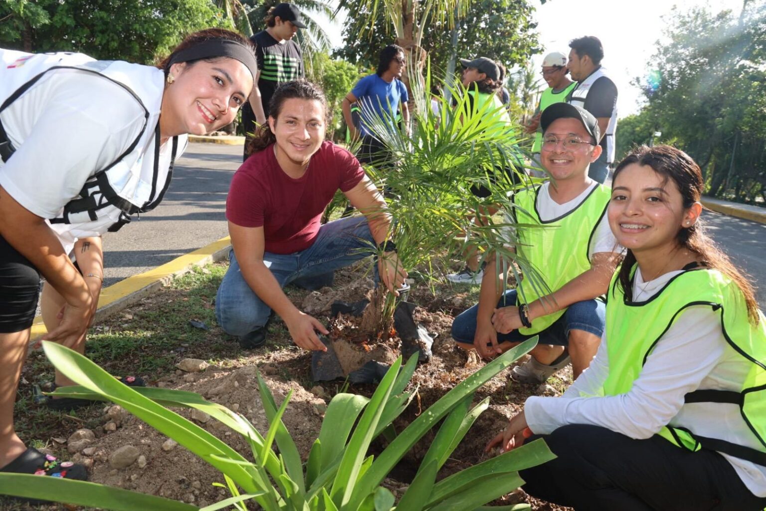 Juventudes isleñas suman voluntades en la segunda brigada“Yo amo Isla Mujeres”