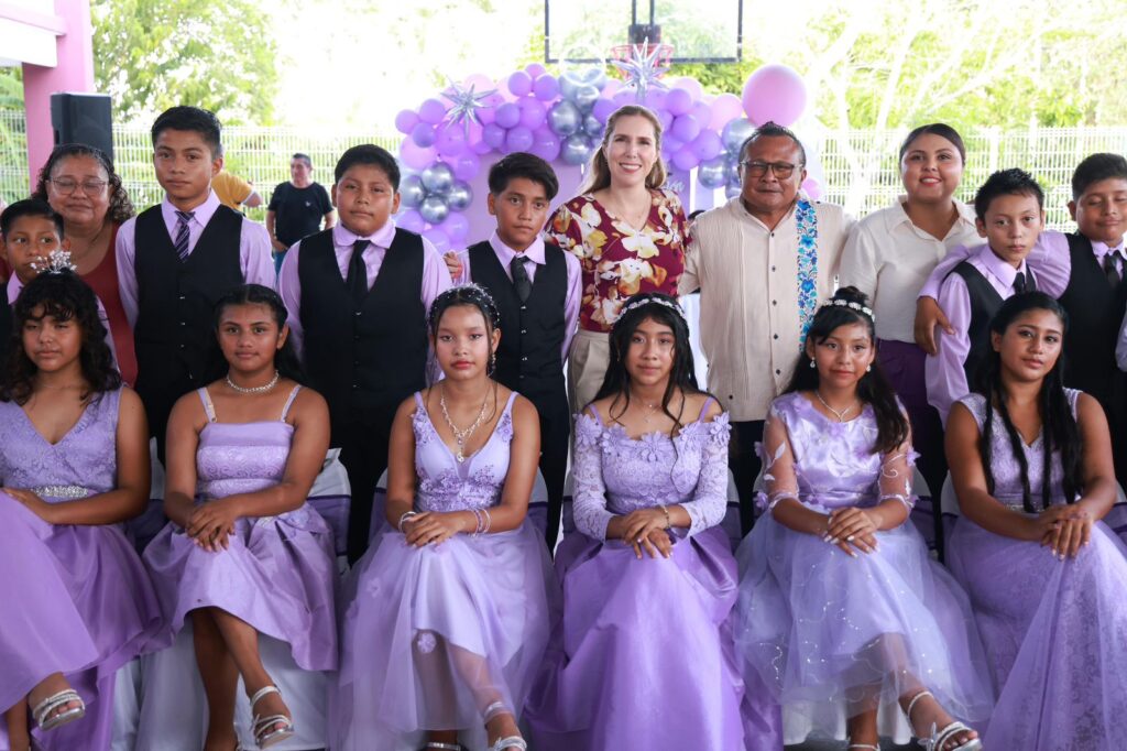 Con cercanía y cariño, Atenea Gómez acompaña a la niñez de Isla Mujeres en el cierre de su ciclo escolar