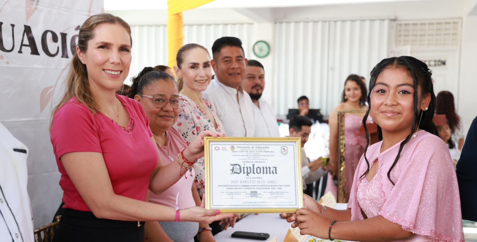 Con cercanía y cariño, Atenea Gómez acompaña a la niñez de Isla Mujeres en el cierre de su ciclo escolar