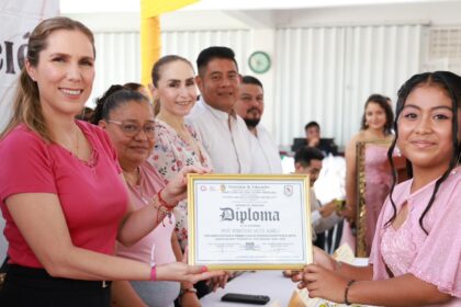 Con cercanía y cariño, Atenea Gómez acompaña a la niñez de Isla Mujeres en el cierre de su ciclo escolar