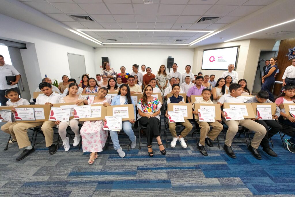 Premia Mara Lezama el esfuerzo y la excelencia de estudiantes destacados en la Olimpiada del Conocimiento 2025