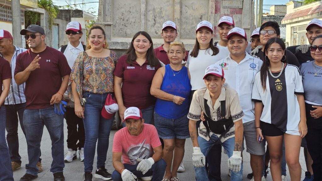 Anahí González y Andrea González realizan jornada de descacharrización en calles de la Región 96 en Cancún
