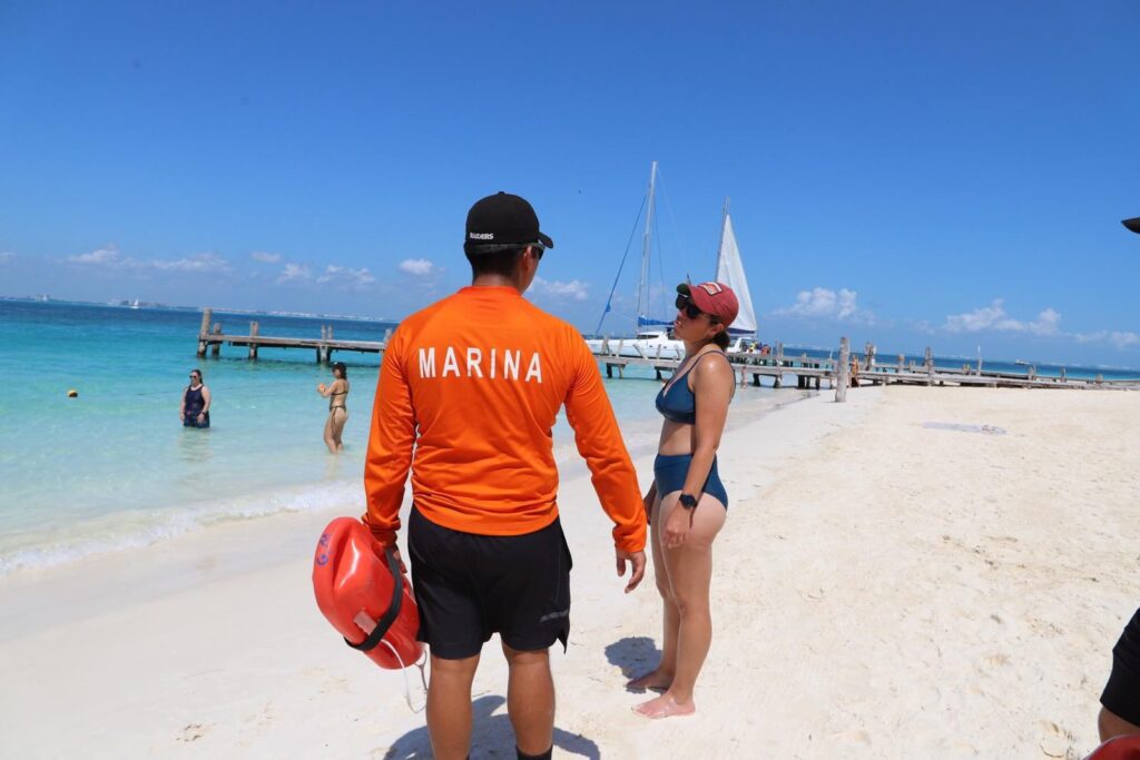 Gobierno Municipal refuerza operativos de seguridad en playas de Isla Mujeres