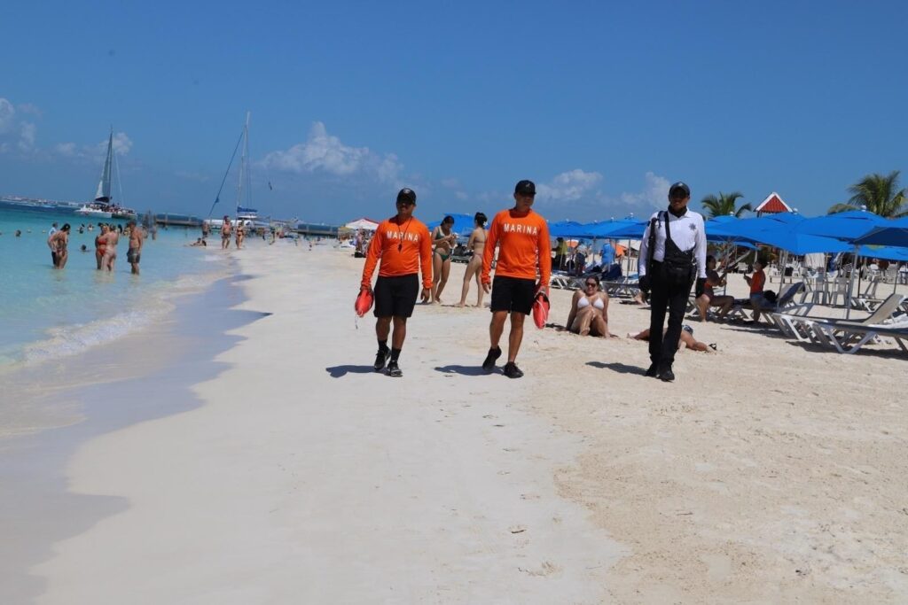 Gobierno Municipal refuerza operativos de seguridad en playas de Isla Mujeres