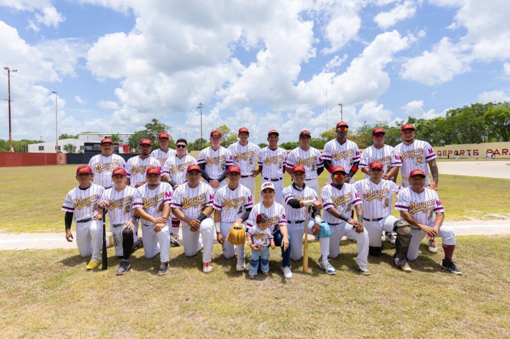 Mary Hernández inaugura amistoso de béisbol entre Mayas y Broncos