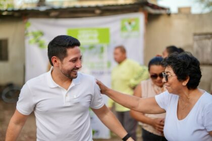 El pueblo de Bacalar decidirá el futuro de la laguna: Renán Sánchez Tajonar