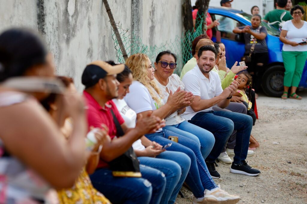 El pueblo de Bacalar decidirá el futuro de la laguna: Renán Sánchez Tajonar