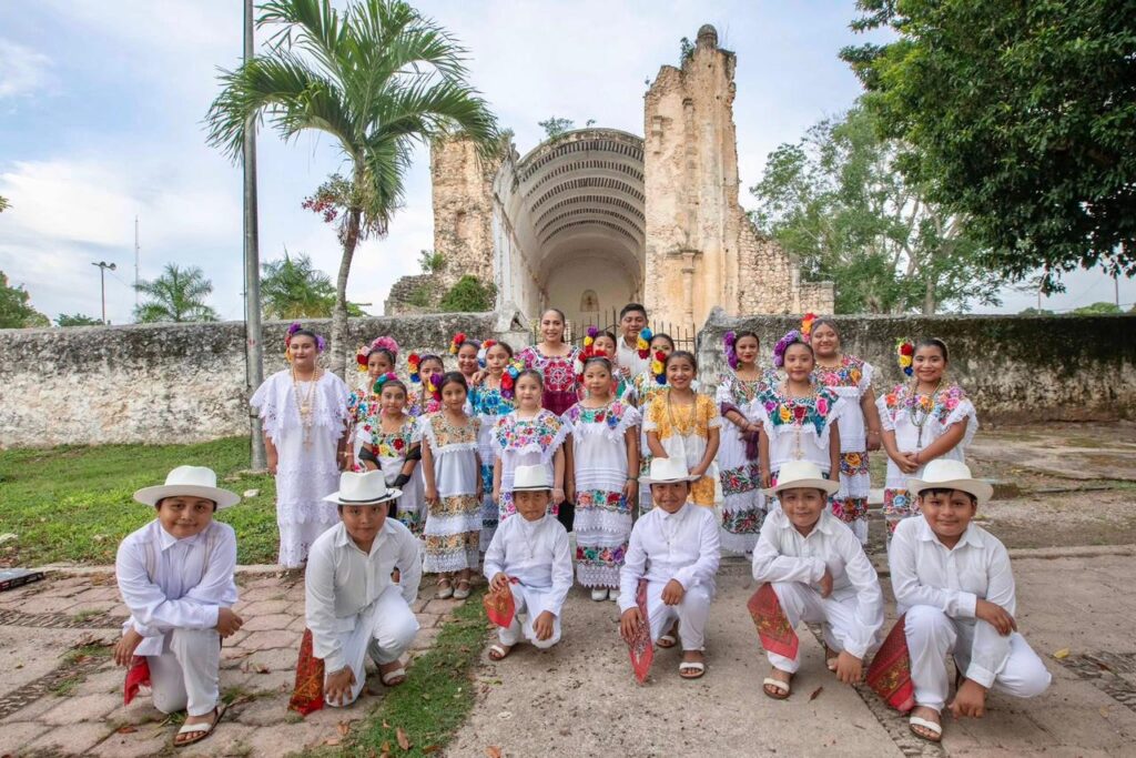 Mary Hernández honra legado de la guerra social maya
