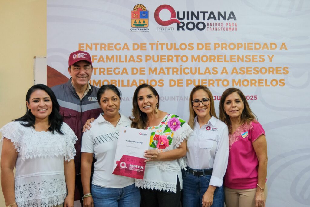 Tras décadas de espera, Mara Lezama entrega títulos de propiedad a familias de Leona Vicario