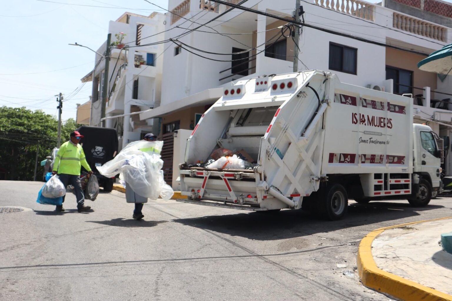 Gobierno Municipal fortalece servicio de recolección de basura en esta temporada vacacional de Verano