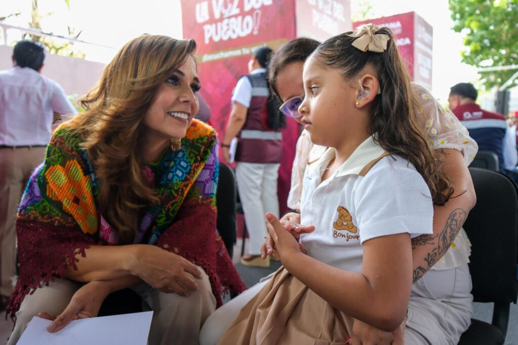 En audiencia “La Voz del Pueblo”, Mara Lezama transforma vidas, proporciona bienestar y justicia social en Bacalar