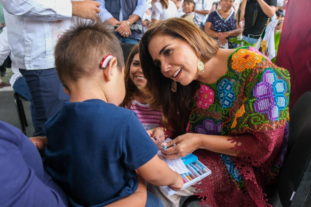 En audiencia “La Voz del Pueblo”, Mara Lezama transforma vidas, proporciona bienestar y justicia social en Bacalar