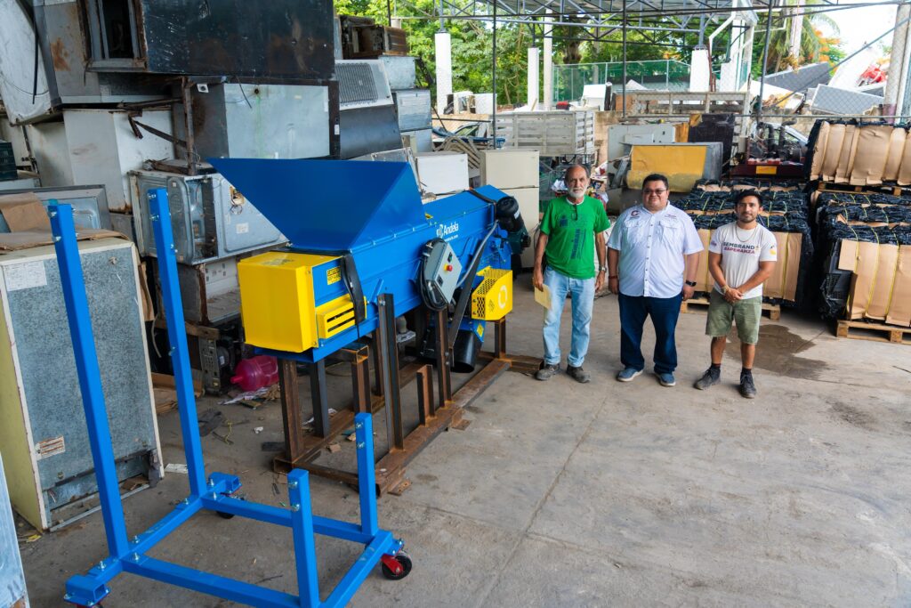 Recibe Cozumel nueva trituradora de vidrio; Chacón refuerza compromiso con el medio ambiente