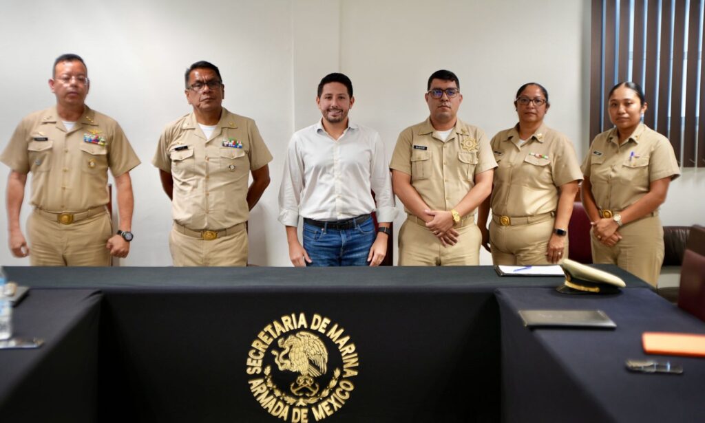 Se reúne Renán Sánchez Tajonar con autoridades navales para avanzar en la protección de la  Laguna de Bacalar