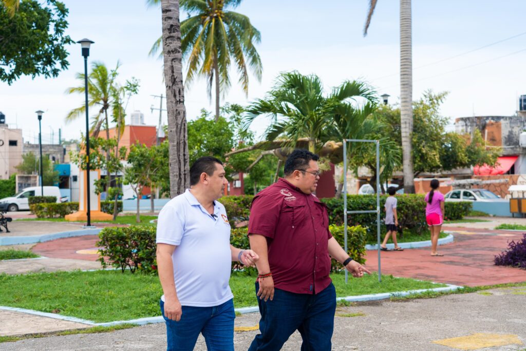 Chacón supervisa rehabilitación de parque de “La Golondrina”
