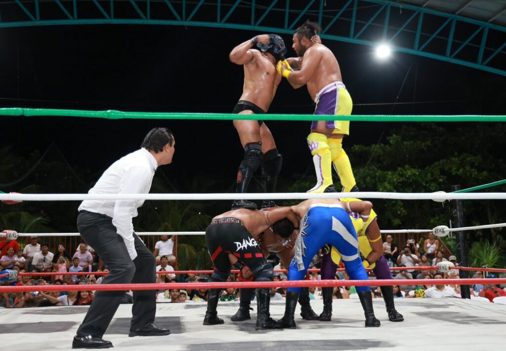 Lucha Libre “Furia en el Caribe” llena de emoción y unión familiar las Fiestas de Fundación de Isla Mujeres