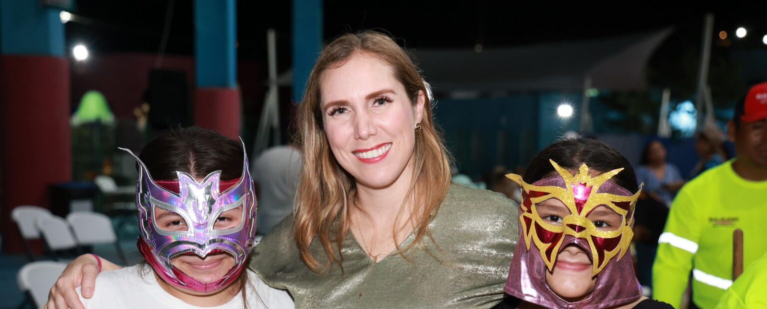 Lucha Libre “Furia en el Caribe” llena de emoción y unión familiar las Fiestas de Fundación de Isla Mujeres