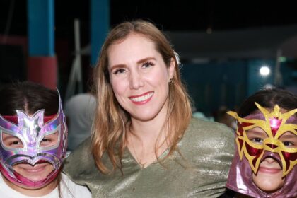 Lucha Libre “Furia en el Caribe” llena de emoción y unión familiar las Fiestas de Fundación de Isla Mujeres
