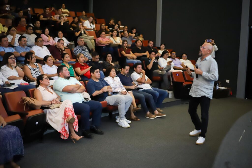 Diana Sosa asiste a la conferencia “Abrazo por la Paz” para fortalecer acciones de prevención en Cozumel