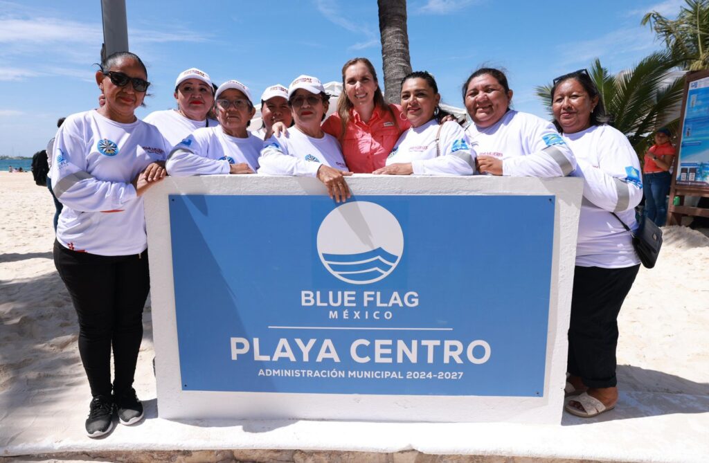 Gobierno de Isla Mujeres ondea con orgullo la Bandera Blue Flag para Playa Centro y Playa Norte