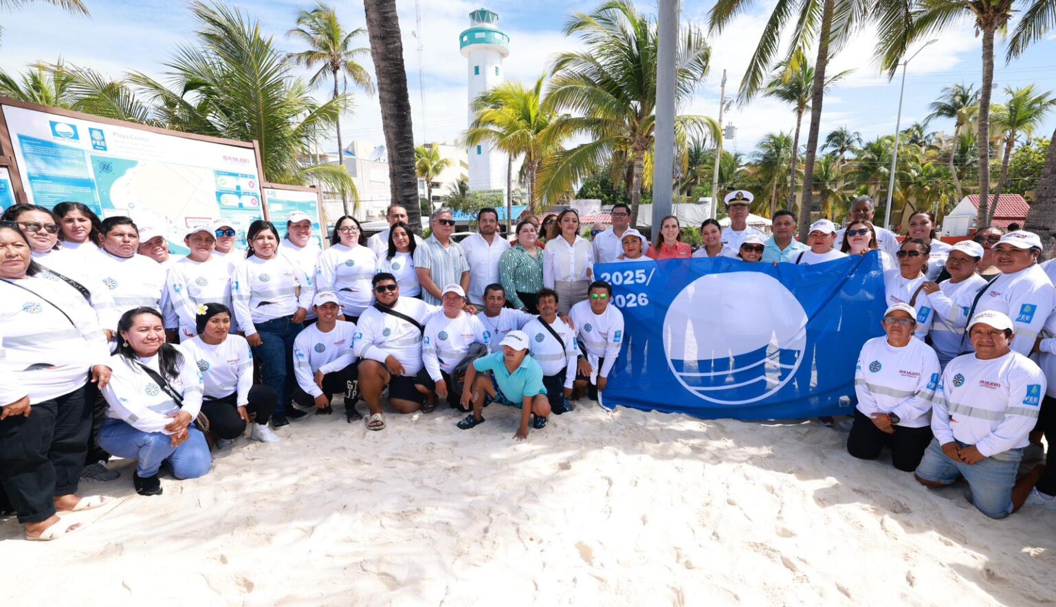 Gobierno de Isla Mujeres ondea con orgullo la Bandera Blue Flag para Playa Centro y Playa Norte