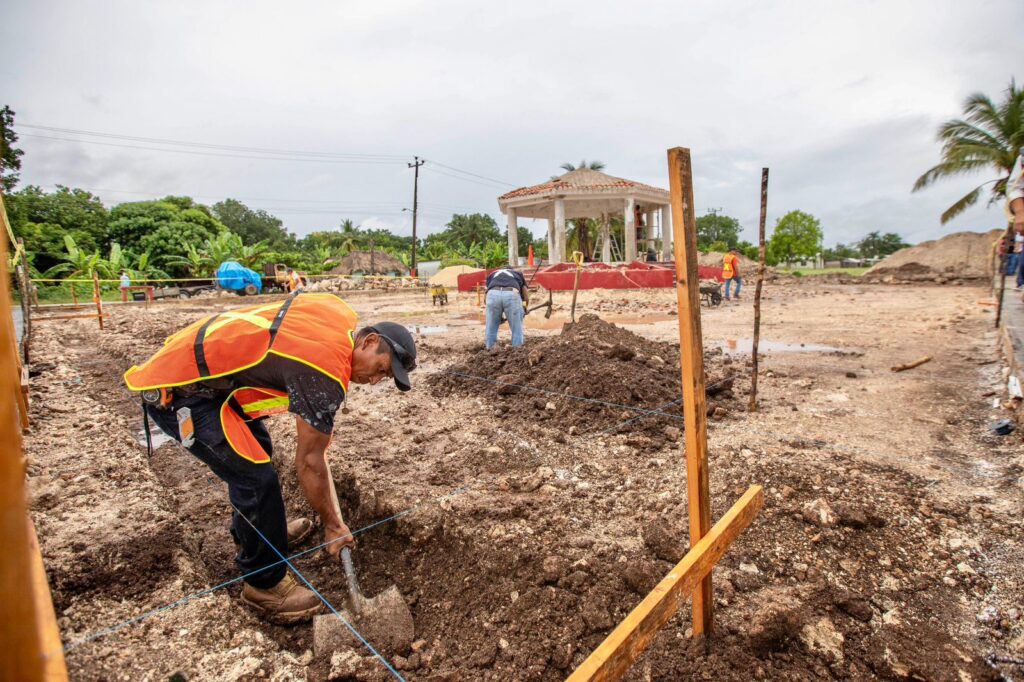 Mary Hernández activa trabajos de nuevo parque en Polinkín