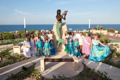 Isla Mujeres rinde homenaje a sus mujeres con la develación de la escultura “Mujer Isleña” en el Malecón Caribe