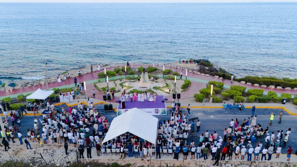 Isla Mujeres rinde homenaje a sus mujeres con la develación de la escultura “Mujer Isleña” en el Malecón Caribe