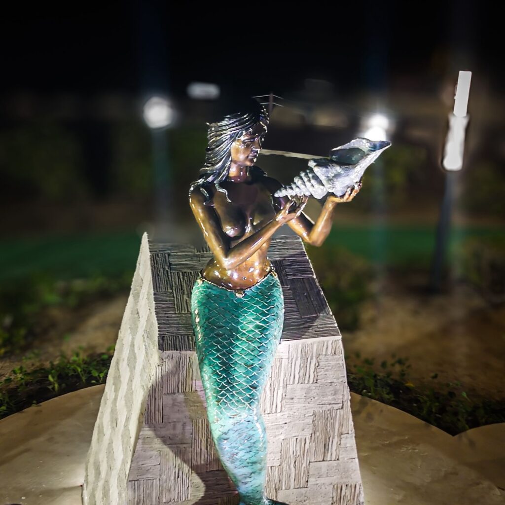 Isla Mujeres rinde homenaje a sus mujeres con la develación de la escultura “Mujer Isleña” en el Malecón Caribe