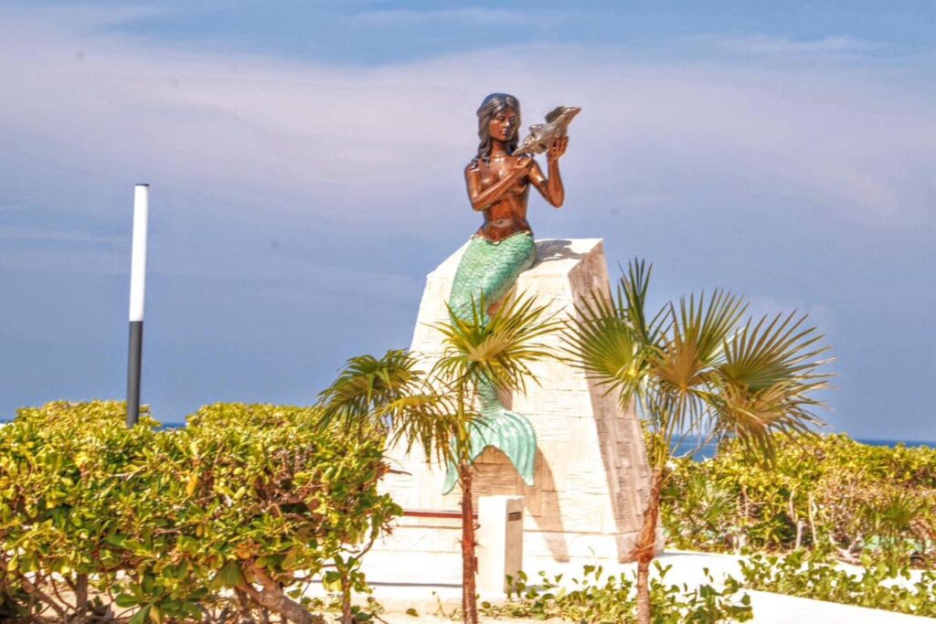 Isla Mujeres celebra el éxito de la nueva escultura “Mujer Isleña” en su primer día