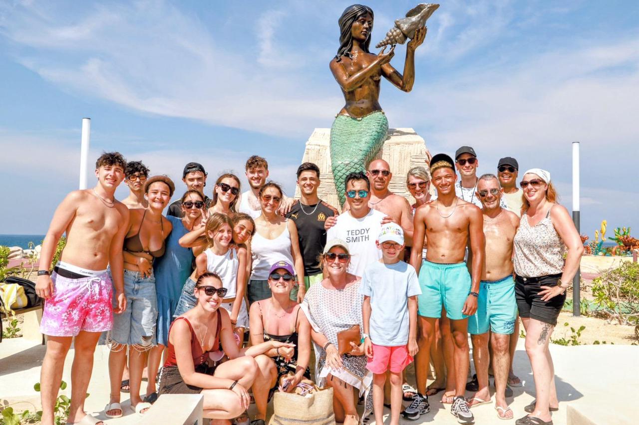 Isla Mujeres celebra el éxito de la nueva escultura “Mujer Isleña” en su primer día