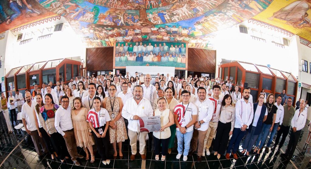 Recibe Congreso de la Justicia Social distintivo de excelencia en el servicio público