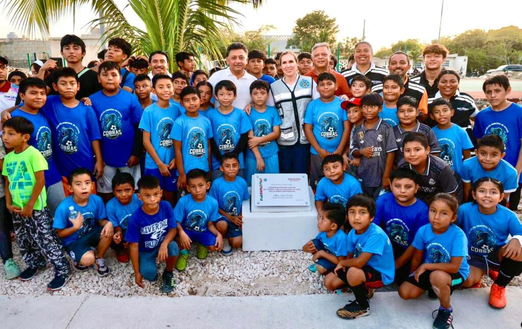 Atenea Gómez Ricalde inicia la obra de la nueva cancha de fútbol 7 en Ciudad Mujeres
