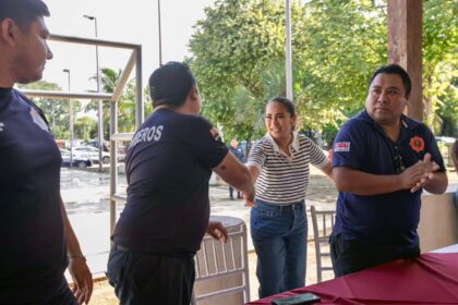 Ayuntamiento reconoce labor del Heroico Cuerpo de Bomberos