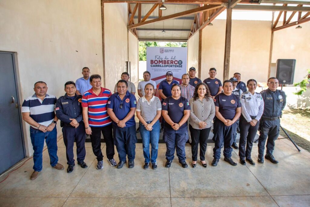 Ayuntamiento reconoce labor del Heroico Cuerpo de Bomberos