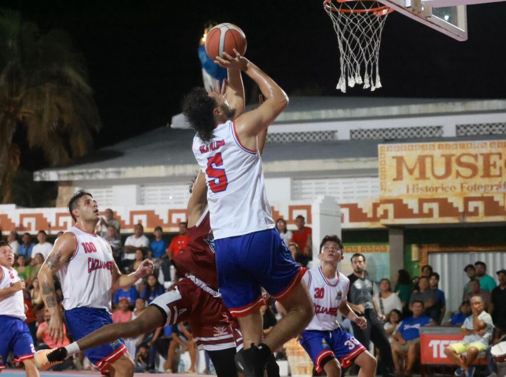 Isla Mujeres celebra el triunfo de los Caguameros en semifinales de la Liga Maya de Básquetbol