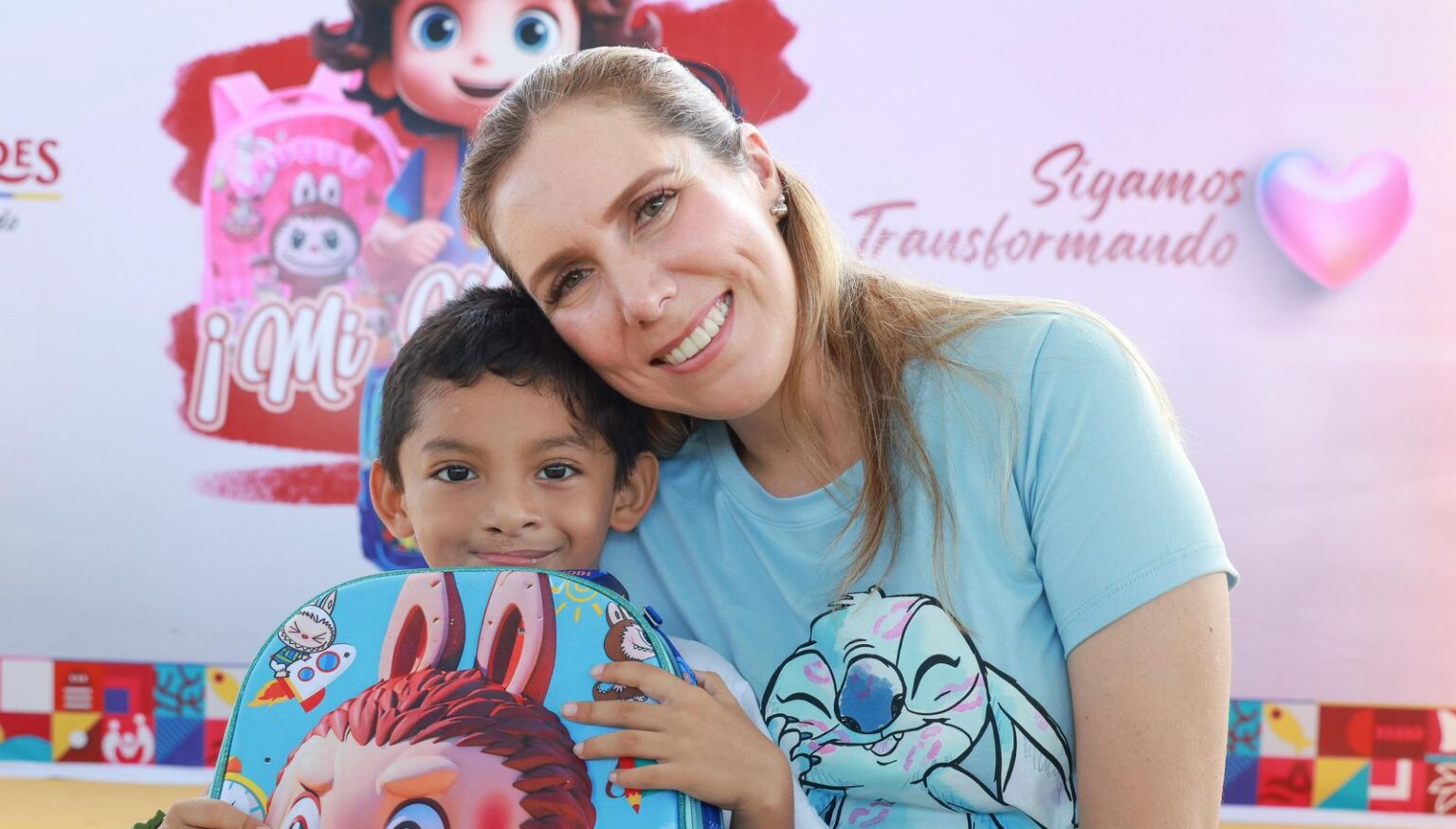 Atenea Gómez Ricalde entrega inicia la entrega de mochilas a niñas y niños de Isla Mujeres