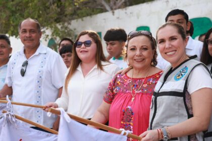 Atenea Gómez Ricalde inicia obra de pavimentación en el acceso al Colegio de Bachilleres de Ciudad Mujeres